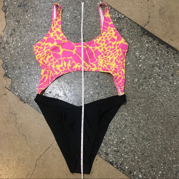 Neon pink and black cut out one piece - Picture 5 of 8